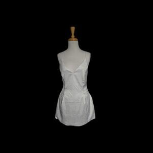 Akira Oh‎ so in love White/ beaded  Sleeveless Top  Medium * Read